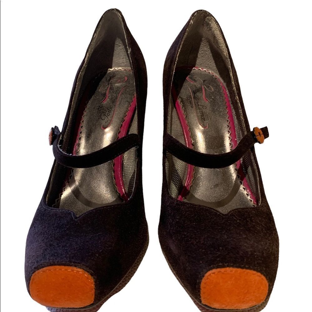 Poetic license : “Suede Mary Janes” size 7 US